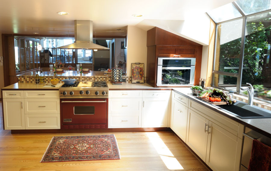 シアトルにあるコンテンポラリースタイルのおしゃれなキッチンの写真