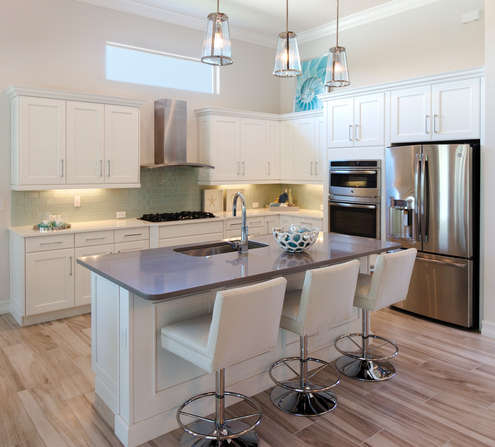 Biscayne/Hidden Harbor Coastal Community/Estero, FL Beach Style