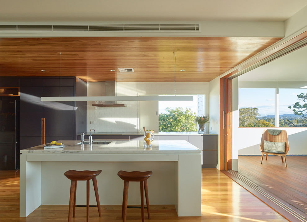 Design ideas for a large modern kitchen in Brisbane.