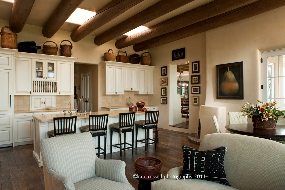 This is an example of a classic kitchen in Albuquerque.