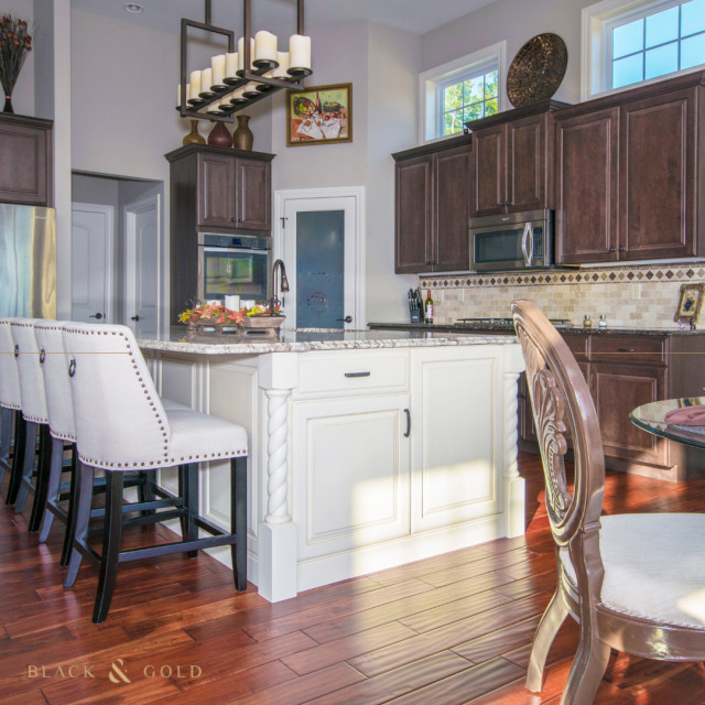 BLACK AND GOLD Modern Kitchen San Francisco by Black & Gold