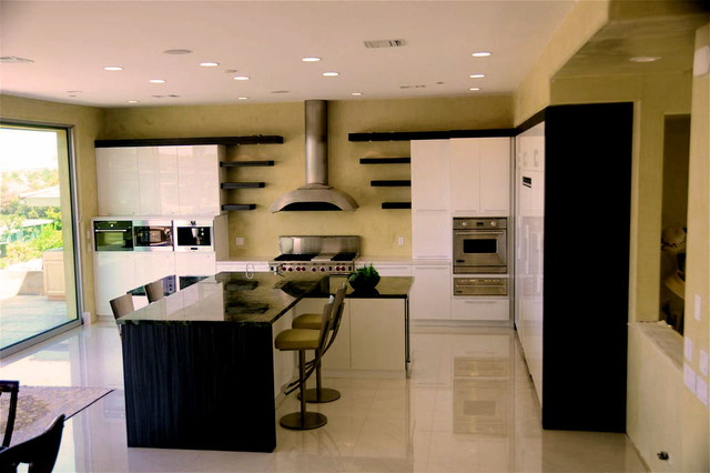 Black & White - Modern - Kitchen - Los Angeles - by Green Wish Concept