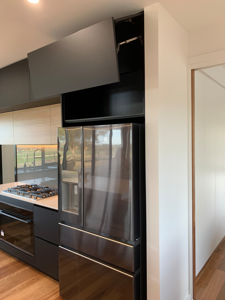 BLACK WHITE & TIMBER MODERN CONTEMPORARY KITCHEN Contemporary