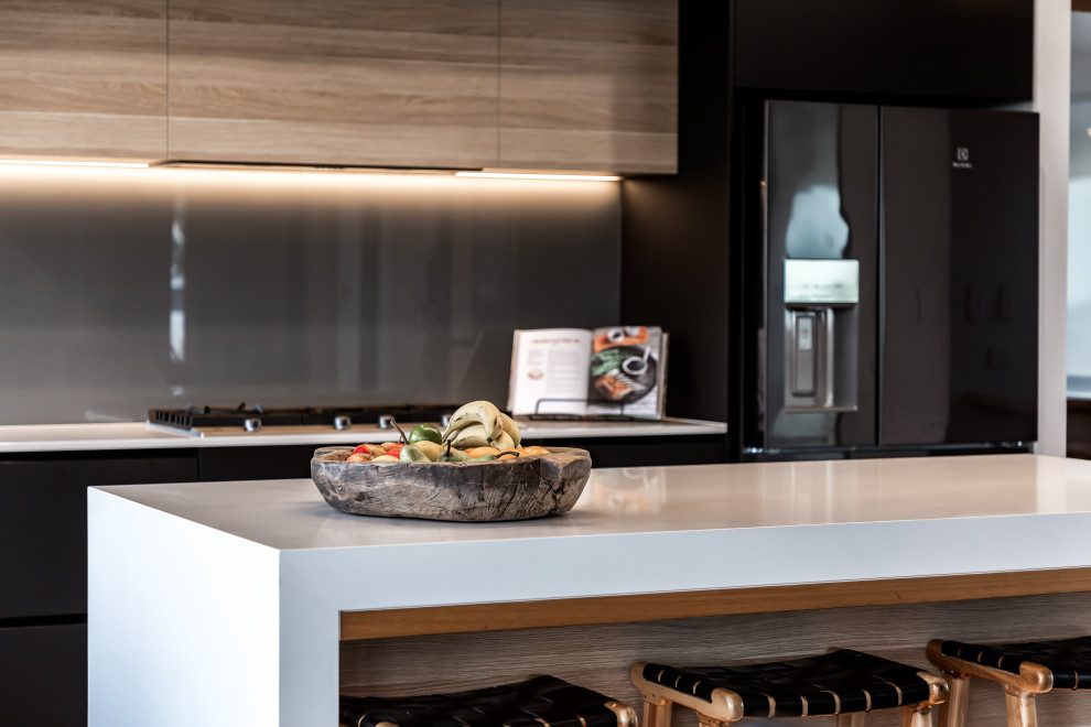 BLACK WHITE & TIMBER MODERN CONTEMPORARY KITCHEN Contemporary