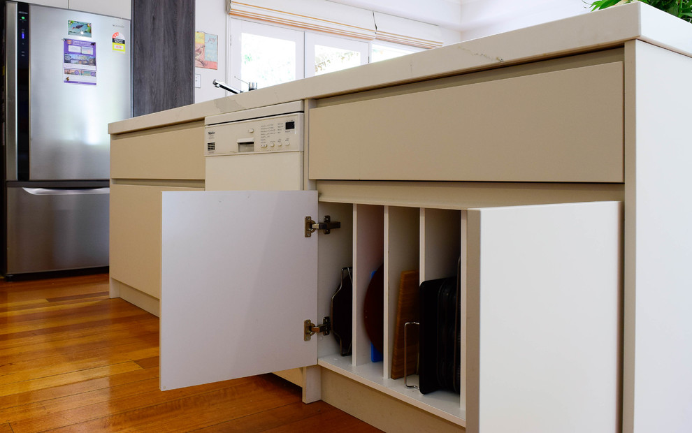 Blackburn Residence Contemporary Kitchen Melbourne by Kitchens