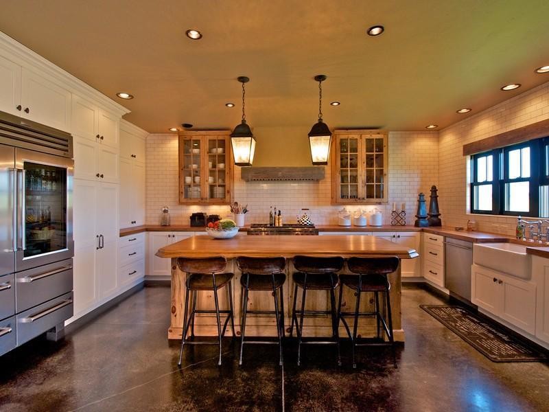 Inspiration for a cottage kitchen remodel in Other