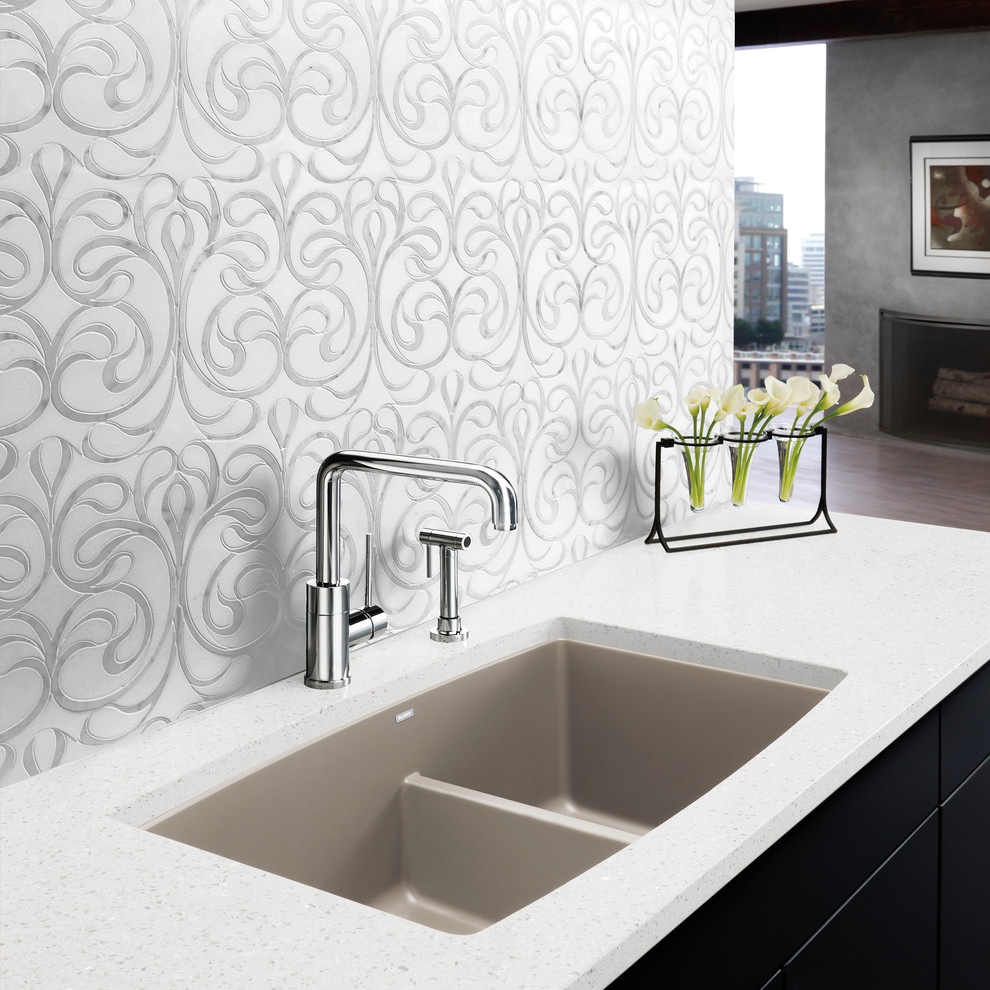 Kitchen - modern kitchen idea in Philadelphia