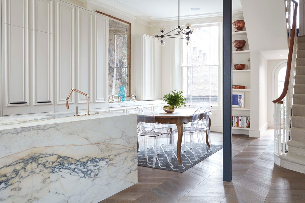 Kitchen - transitional kitchen idea in London