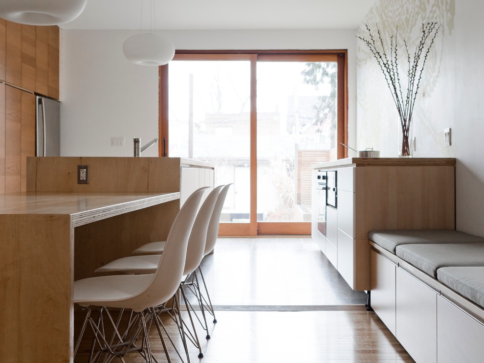 Inspiration for a modern kitchen remodel in Toronto
