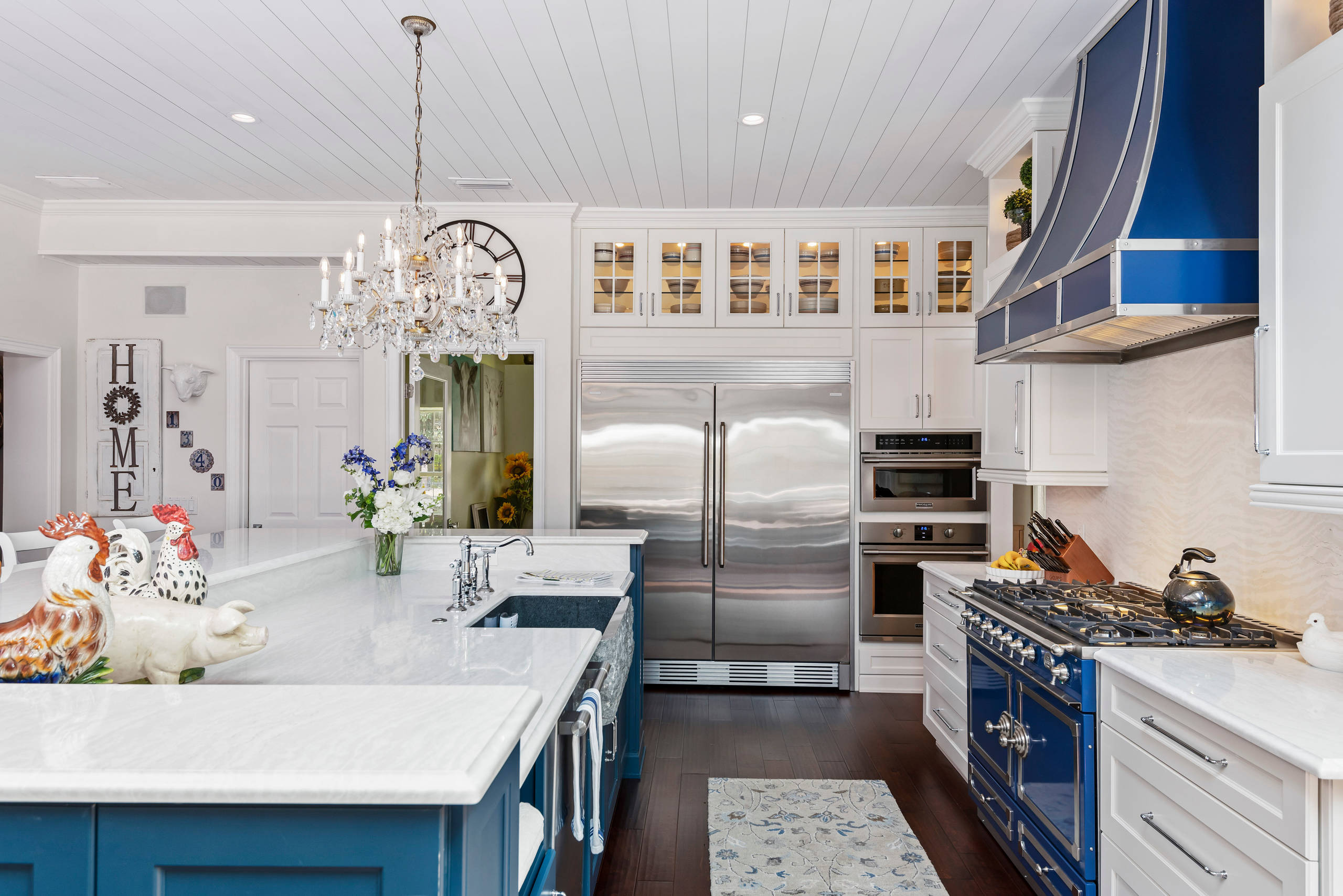 75 Kitchen with Blue Cabinets and Colored Appliances Ideas You'll Love -  January, 2024
