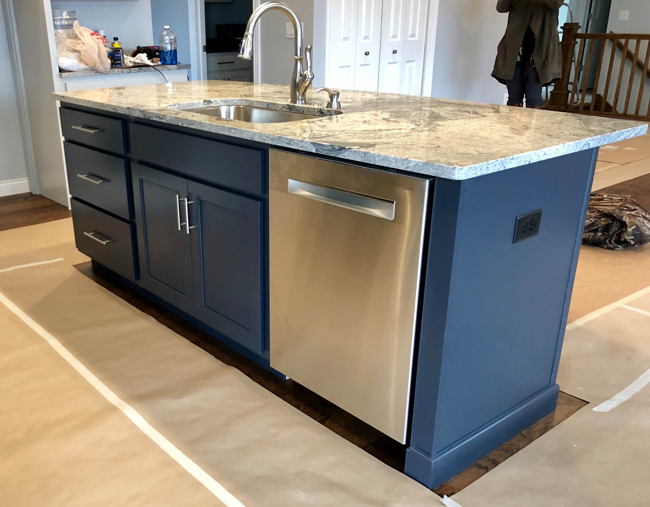 Blue Charcoal Island With Oyster Perimeter Koch Cabinets White Wave Granite Traditional Kitchen Other By Chris Robinson Houzz