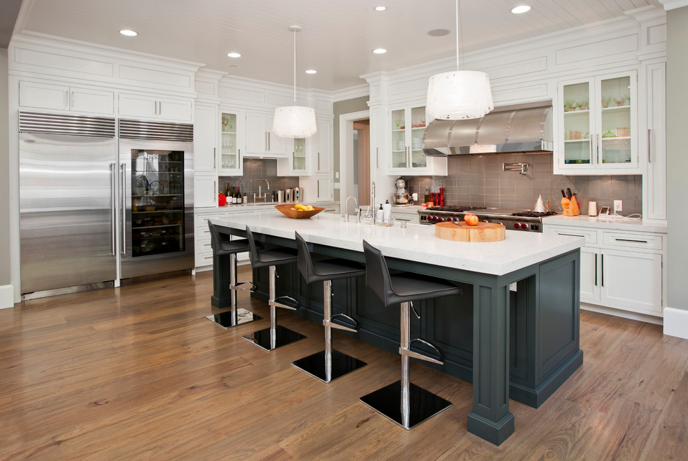 Trendy kitchen photo in Los Angeles with stainless steel appliances