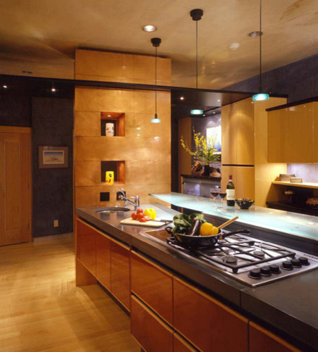 Offene, Geräumige Moderne Küche mit flächenbündigen Schrankfronten, Betonarbeitsplatte, hellem Holzboden und Kücheninsel in Edinburgh