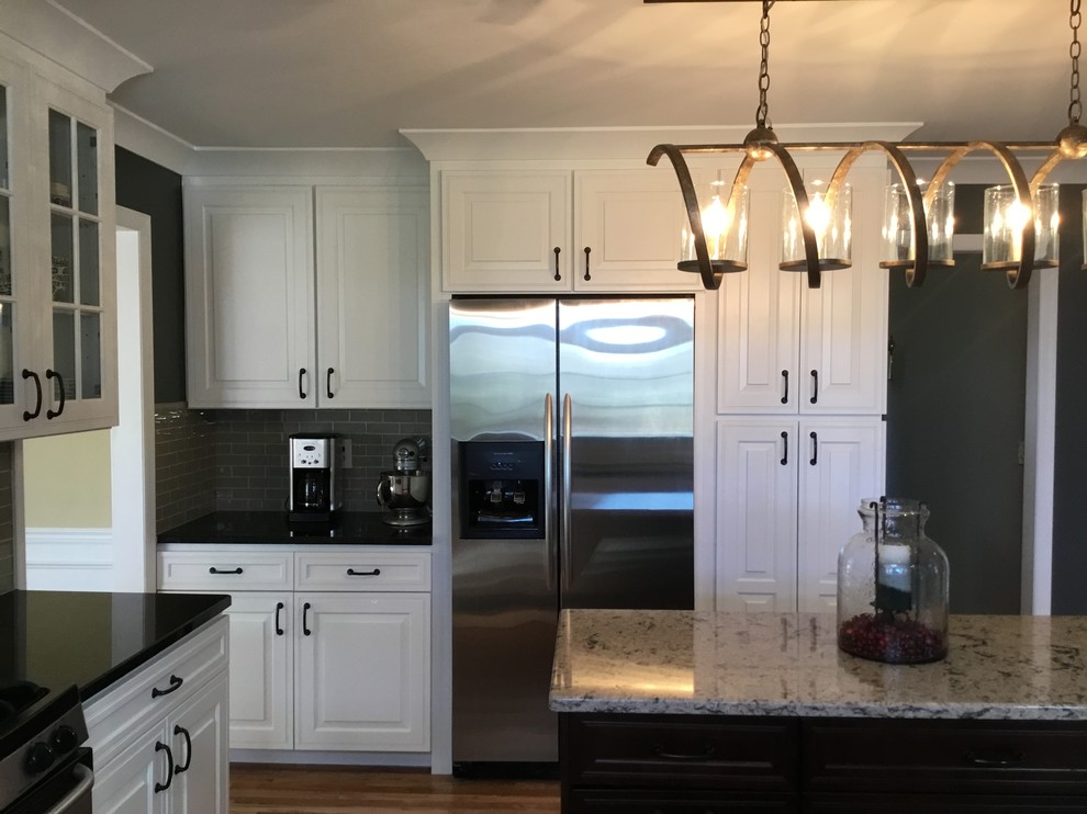 Bold Colors Create a Beautiful Kitchen - Traditional ...