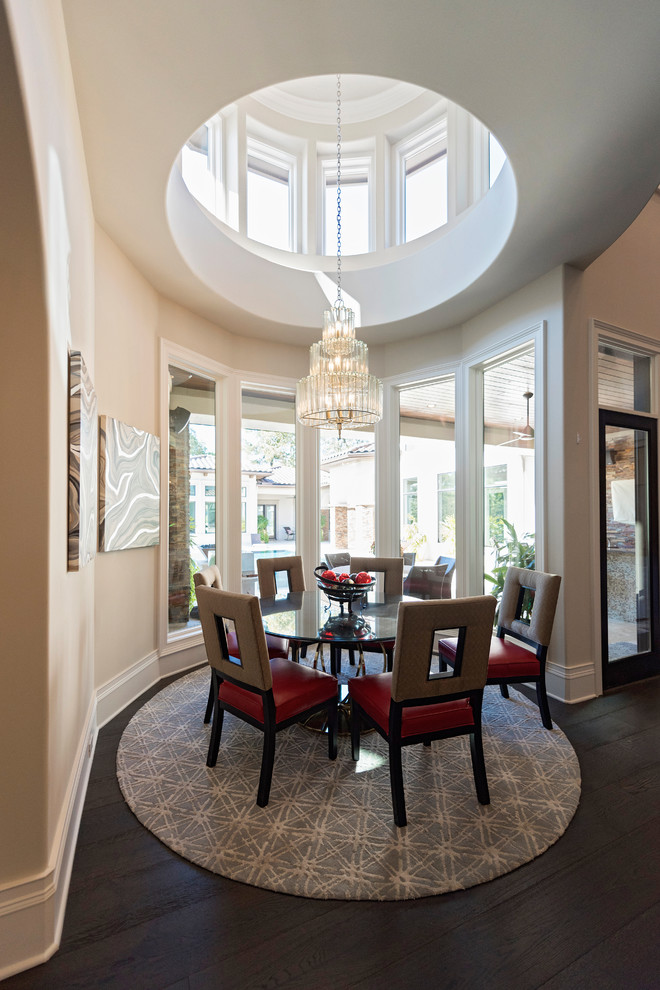 Inspiration pour une grande salle à manger ouverte sur le salon design avec parquet foncé et un sol marron.