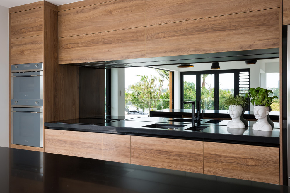 Bold mirrored kitchen - Contemporary - Kitchen - Auckland ...