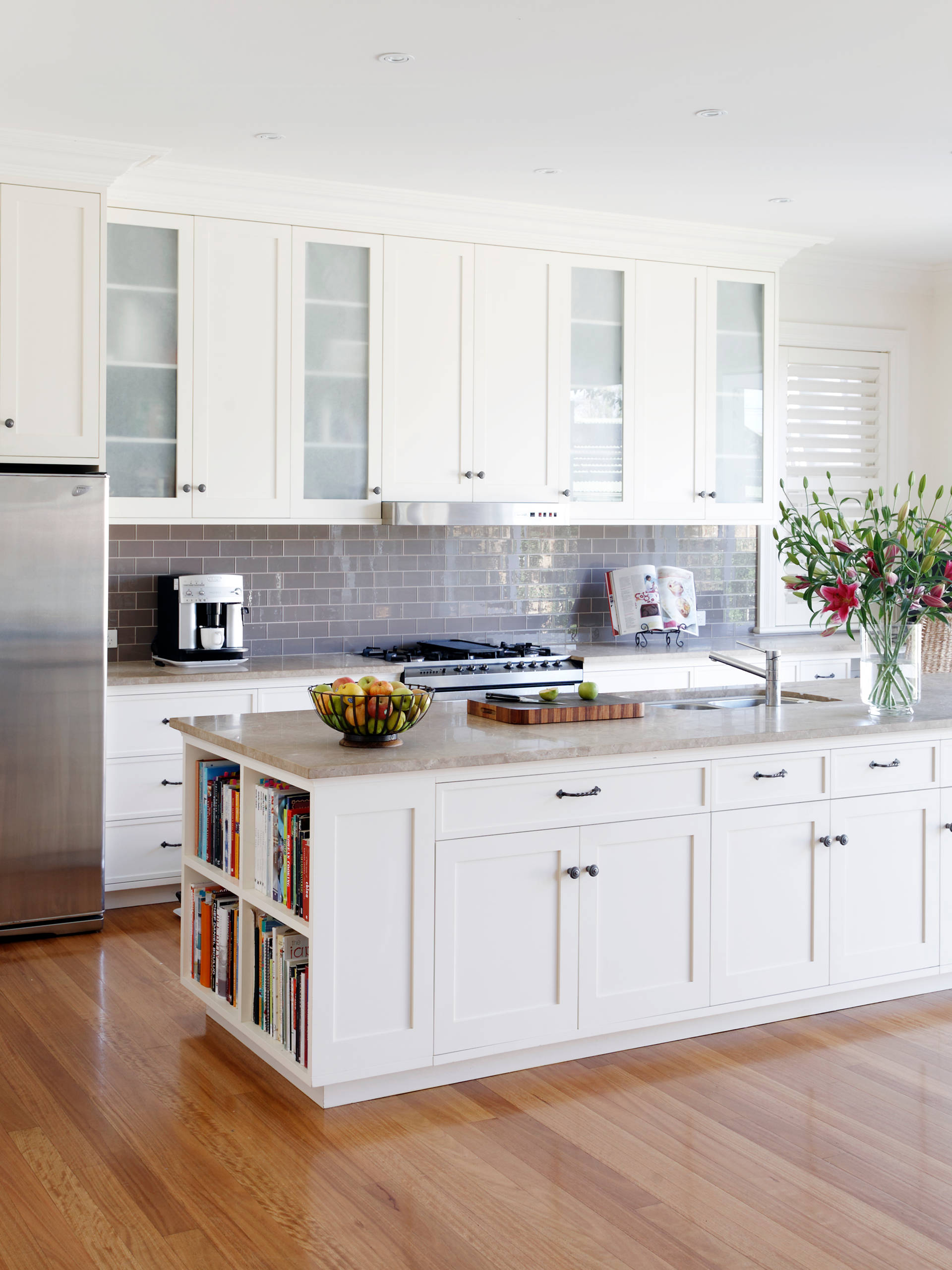 White Frosted Glass Kitchen Houzz, White Cabinet With Frosted Glass Doors