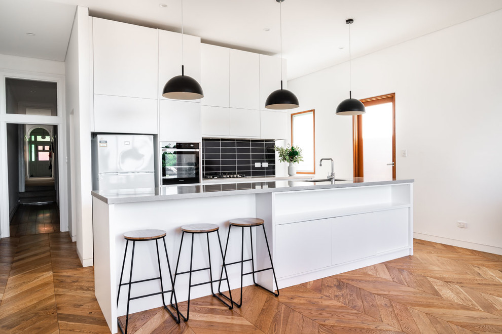 Photo of a large modern kitchen in Sydney.