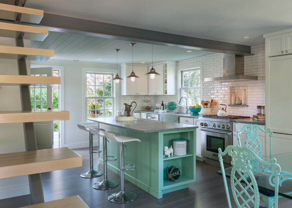 Example of a mid-sized beach style l-shaped eat-in kitchen design in Providence with white backsplash, subway tile backsplash and an island