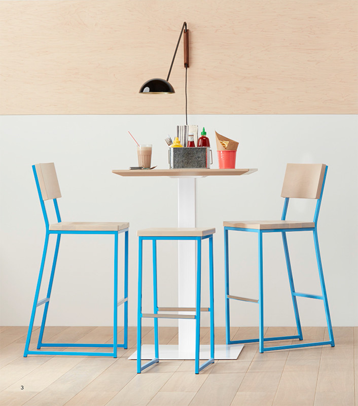 Пример оригинального дизайна: кухня среднего размера в стиле модернизм с обеденным столом, деревянной столешницей и разноцветным фартуком