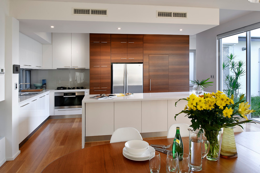 Kitchen - modern kitchen idea in Perth