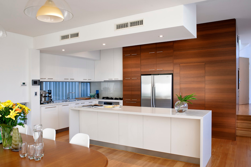 Photo of a modern kitchen in Perth.