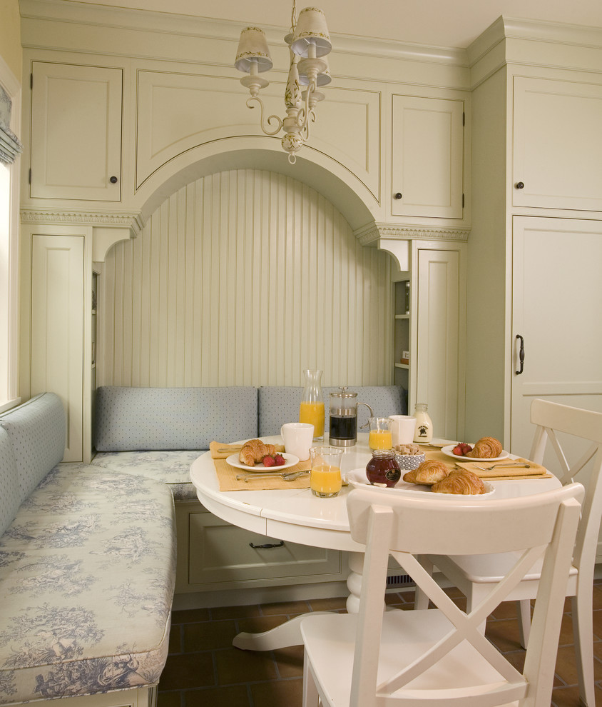 Kitchen - traditional kitchen idea in Seattle