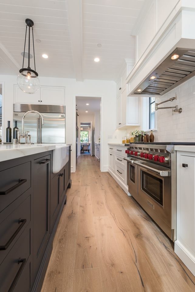 Transitional kitchen photo in Los Angeles