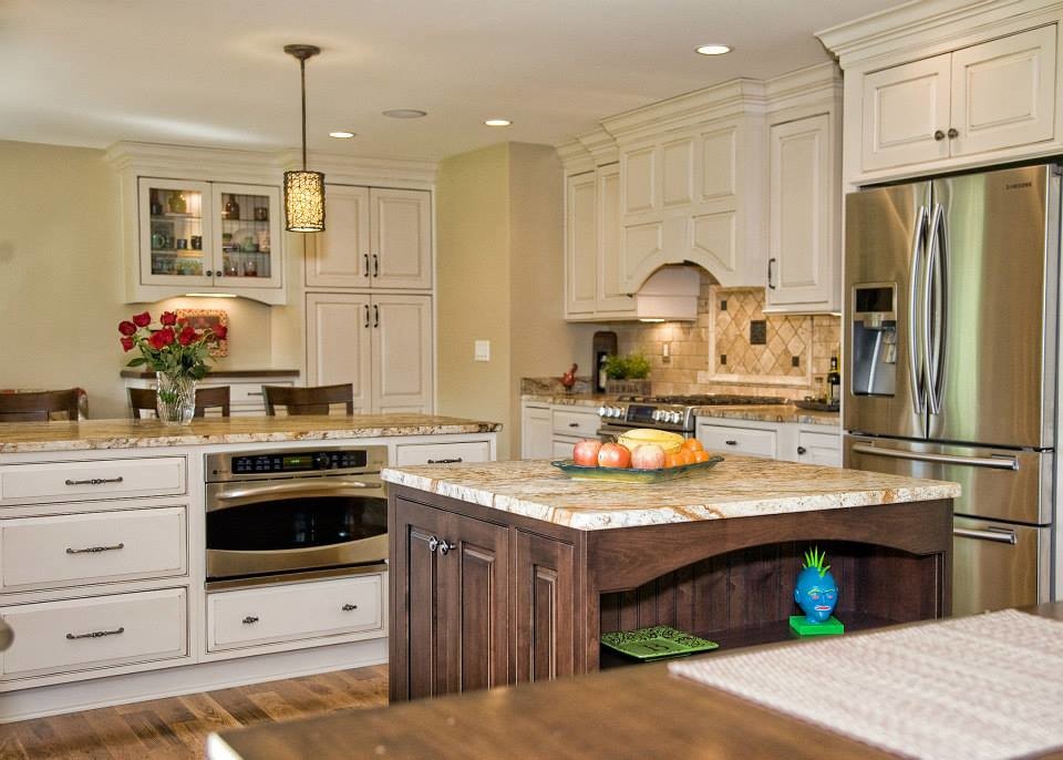 Inspiration for a traditional u-shaped kitchen/diner in Louisville with a submerged sink, beaded cabinets, white cabinets, granite worktops and stainless steel appliances.