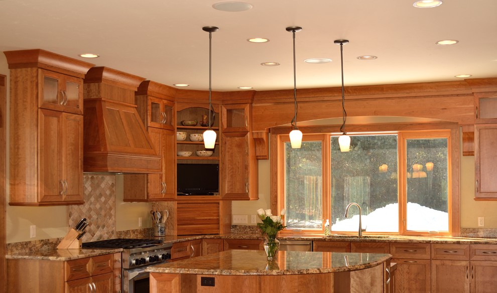 Large elegant l-shaped eat-in kitchen photo in Milwaukee with an undermount sink, shaker cabinets, medium tone wood cabinets, granite countertops and stainless steel appliances