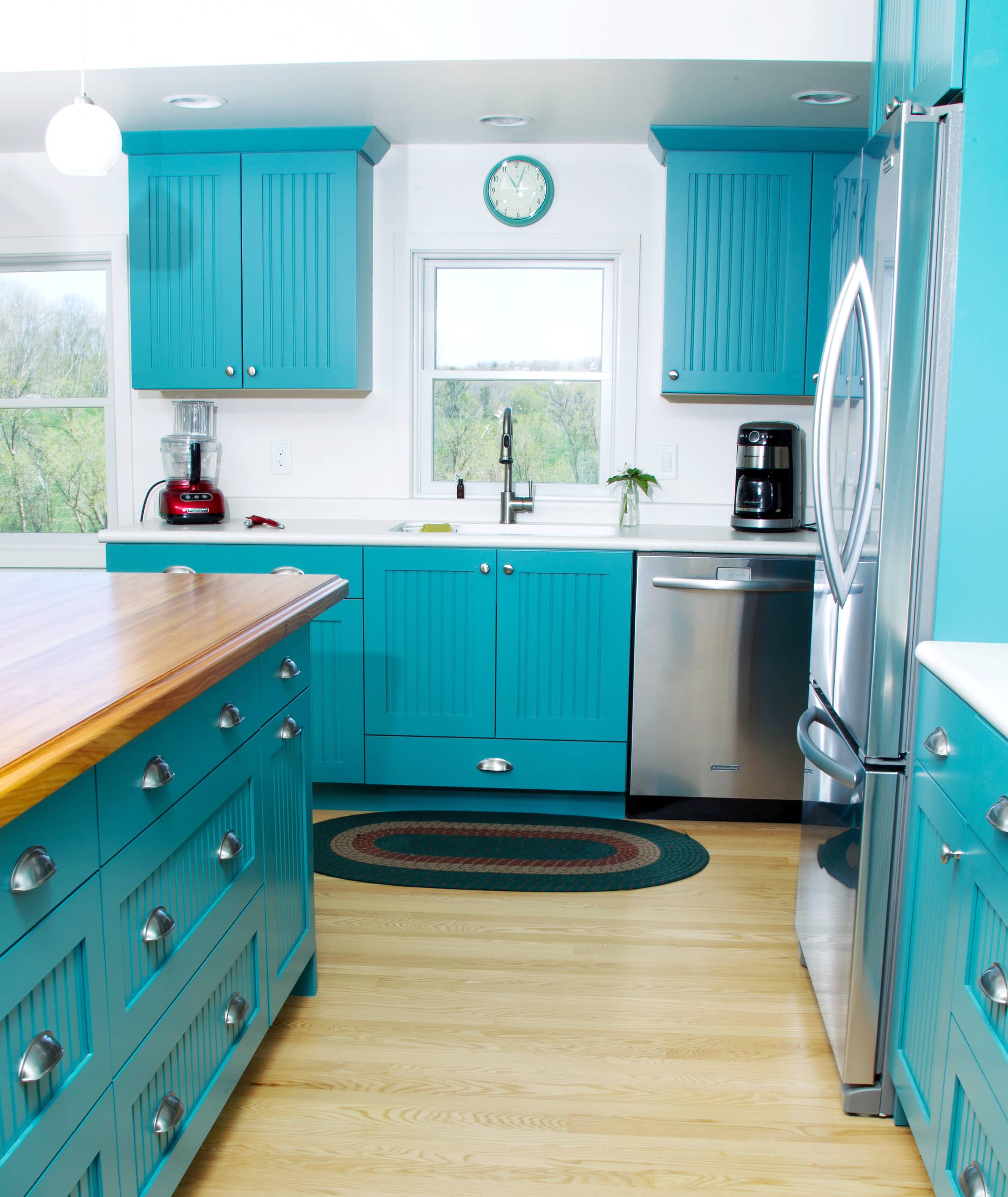 https://st.hzcdn.com/simgs/pictures/kitchens/bright-and-aqua-blue-cottage-styled-kitchen-remodel-dura-supreme-cabinetry-img~66912081010026f3_14-8071-1-f811c43.jpg