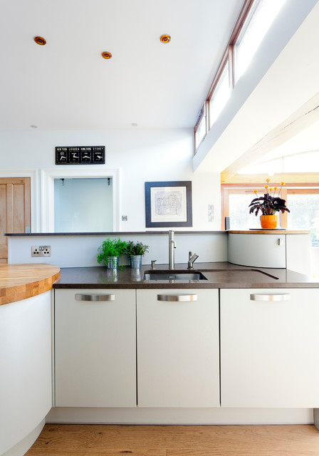 Bright and open kitchen/living space - Contemporary - Kitchen