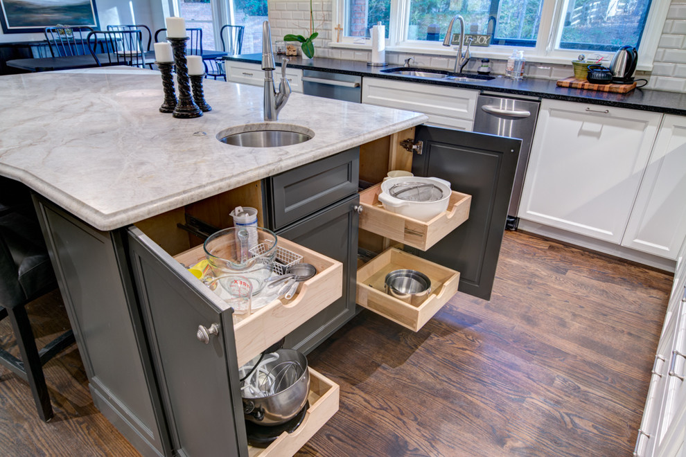 Kitchen - transitional kitchen idea in Atlanta