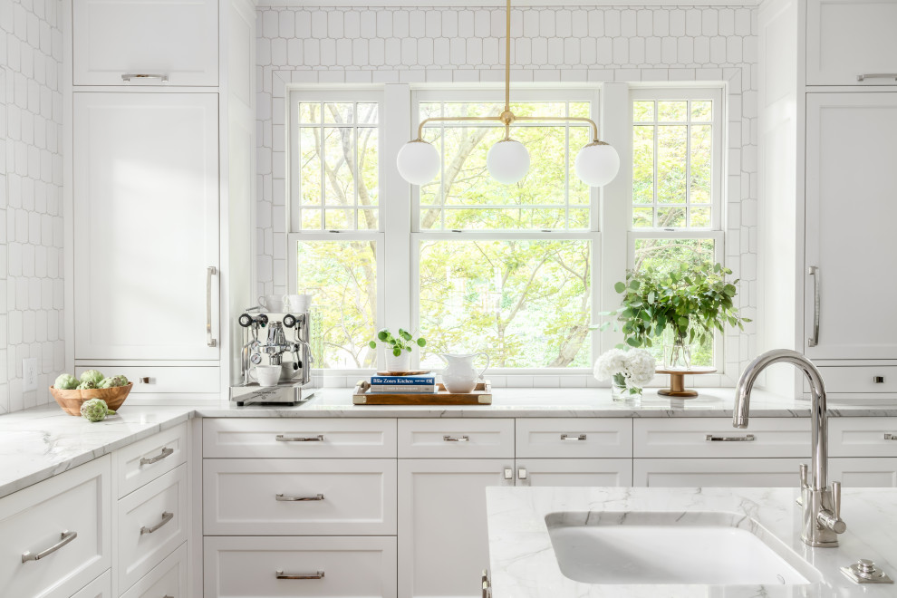 Inspiration for a large coastal l-shaped dark wood floor and brown floor eat-in kitchen remodel in Atlanta with an undermount sink, shaker cabinets, white cabinets, quartzite countertops, white backsplash, marble backsplash, paneled appliances, an island and white countertops