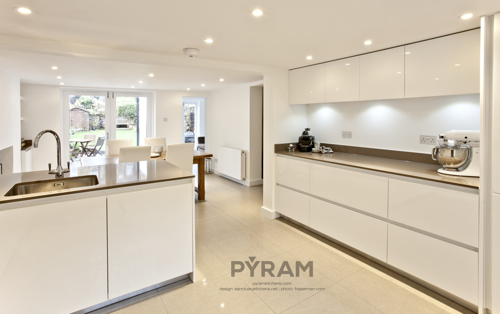 Bright white gloss lacquered London kitchen Contemporary Kitchen