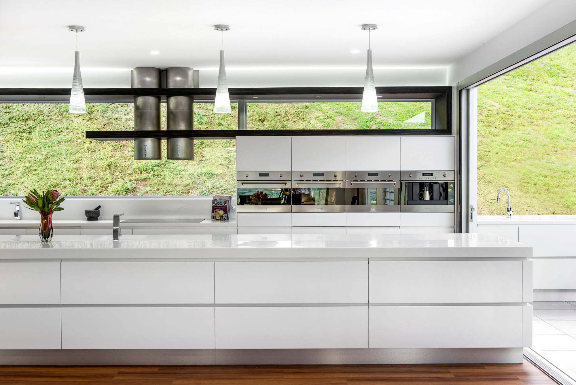 Flow-On Effect: 16 Indoor-Outdoor Kitchens to Inspire | Houzz NZ