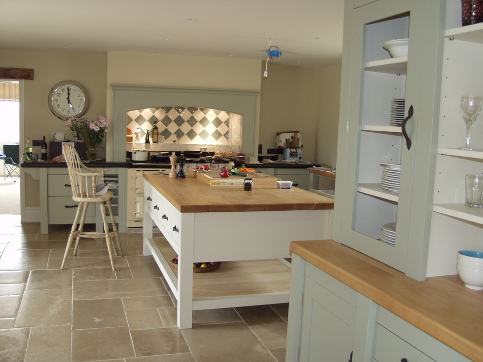 Photo of a traditional kitchen in Oxfordshire.