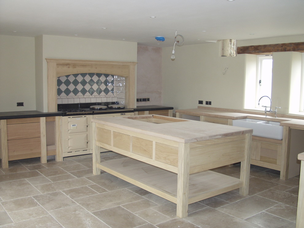 Elegant kitchen photo in Oxfordshire