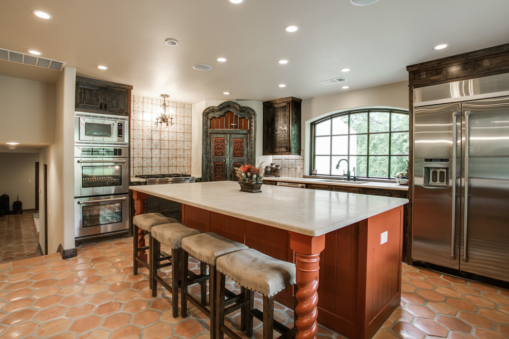 Large tuscan l-shaped terra-cotta tile kitchen photo in Dallas with an undermount sink, quartz countertops, multicolored backsplash, porcelain backsplash, stainless steel appliances, an island, shaker cabinets and distressed cabinets