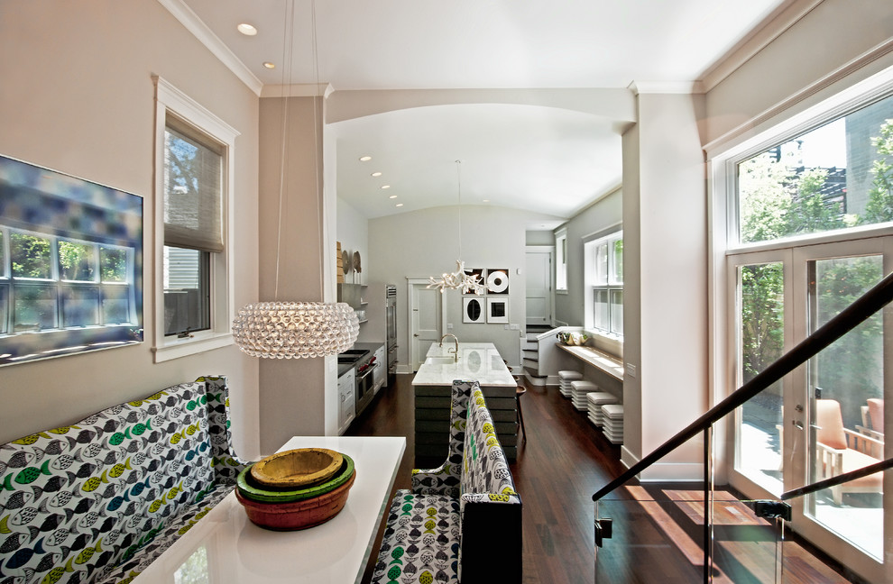 Moderne Wohnküche mit Küchengeräten aus Edelstahl in Chicago