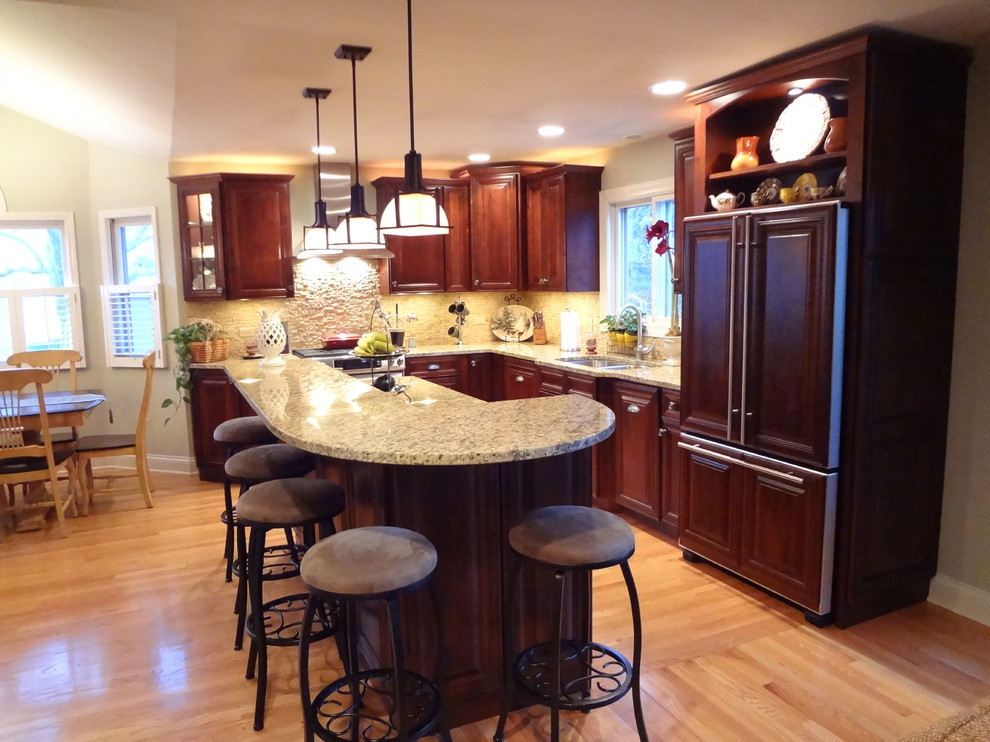 Example of a classic kitchen design in Chicago