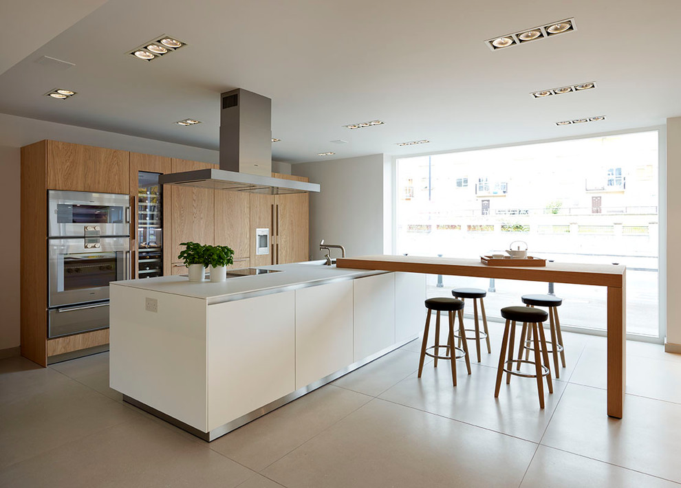 Inspiration for a contemporary kitchen remodel in Wiltshire