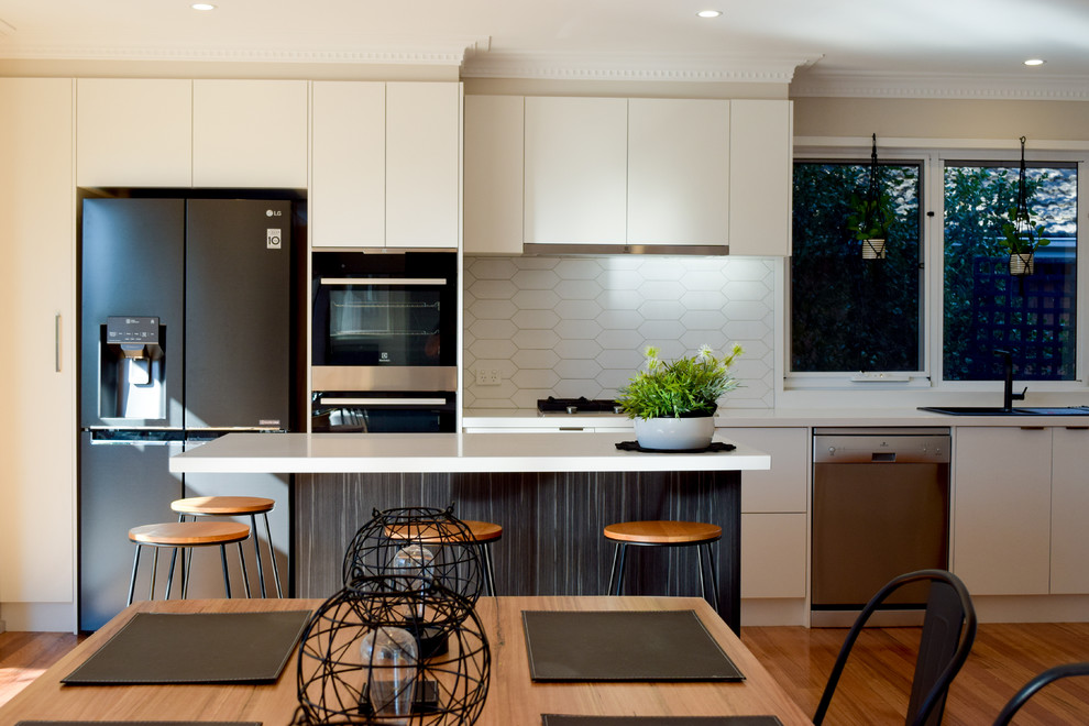 Bundoora Residence Contemporary Kitchen Melbourne by Kitchens