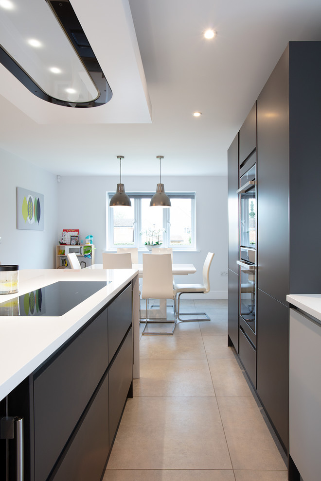 Medium sized contemporary l-shaped kitchen/diner in Berkshire with an island.