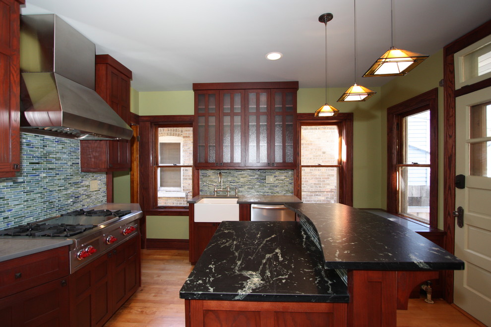 Design ideas for a classic kitchen in Chicago with a belfast sink and stainless steel appliances.