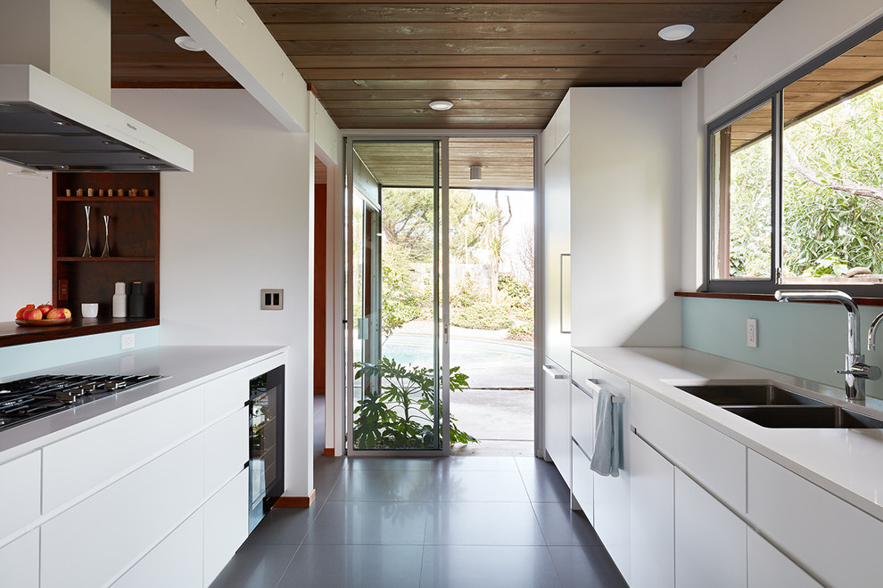 This is an example of a midcentury kitchen in San Francisco.