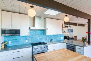 Turquoise Kitchen: Back to the 1950s - Town & Country Living