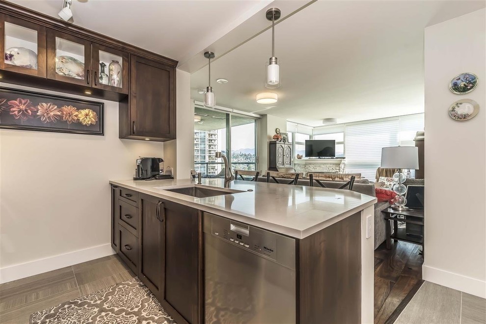 Kitchen Cabinets Burnaby / White L Shaped Kitchen With Varied Cabinet