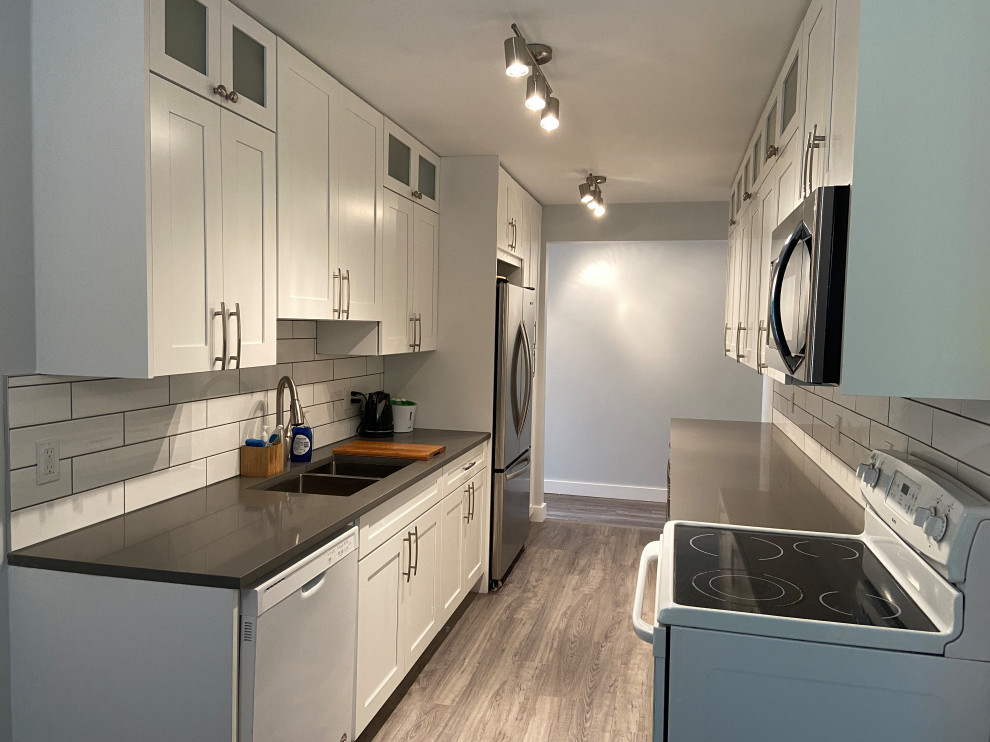 Burnaby Condo Renovation Modern Kitchen Vancouver by Saunders