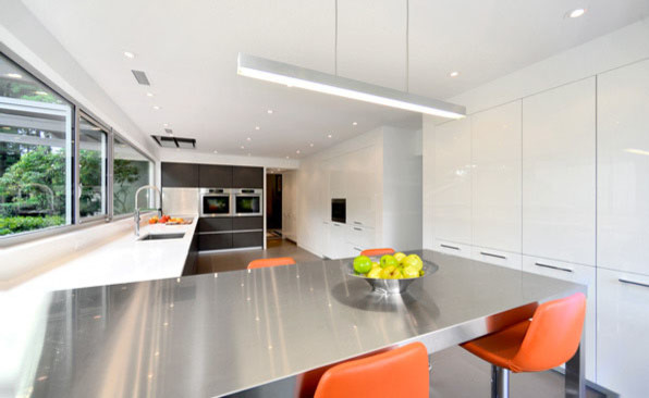 Inspiration for a contemporary kitchen in DC Metro.